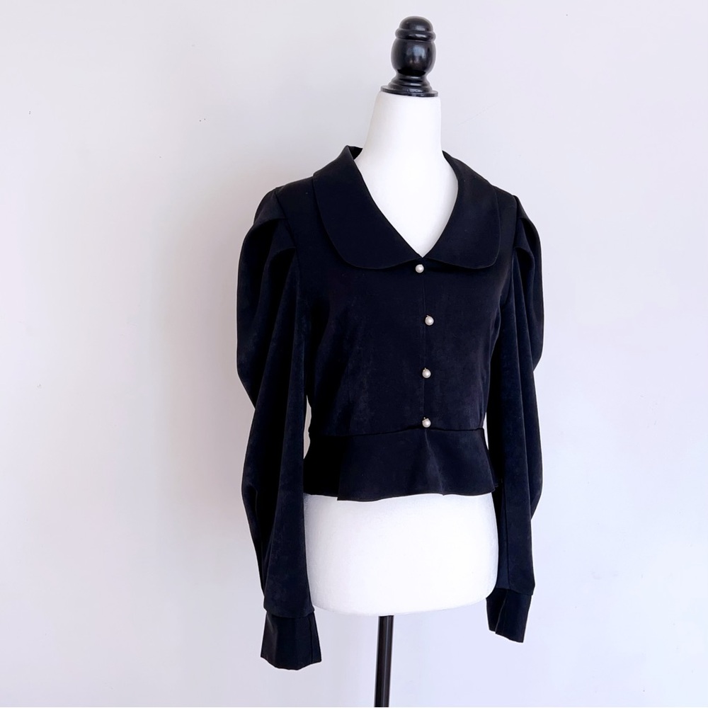 Elegant Vintage Puff Sleeve Blouse – Black Pearl Button-Up Top. 95%new condition